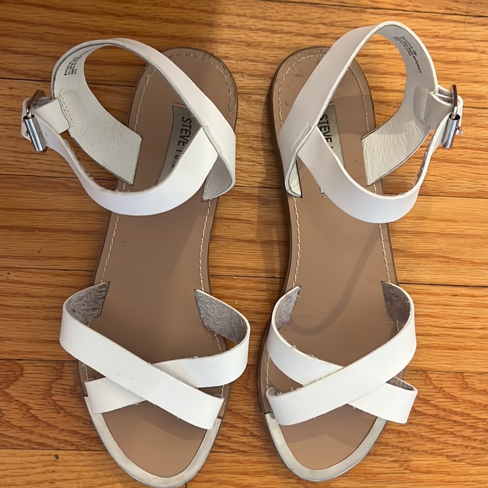 Steve Madden Women’s Sandals White leather & Silver Size 10 (very gently used)